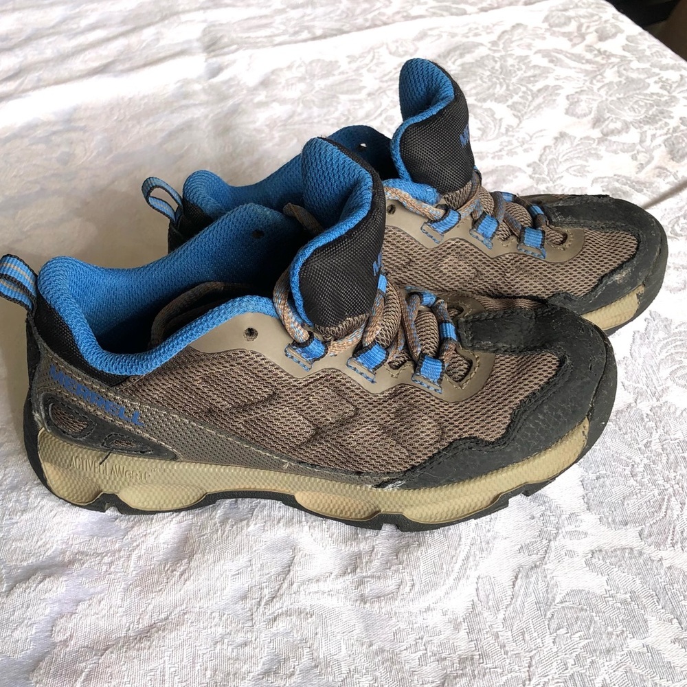 Merrill youth hiking shoes. Boys size 13.
